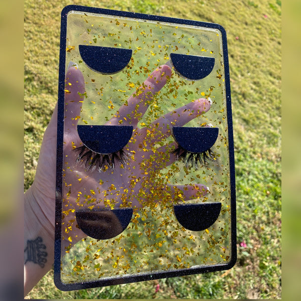 Lash tray